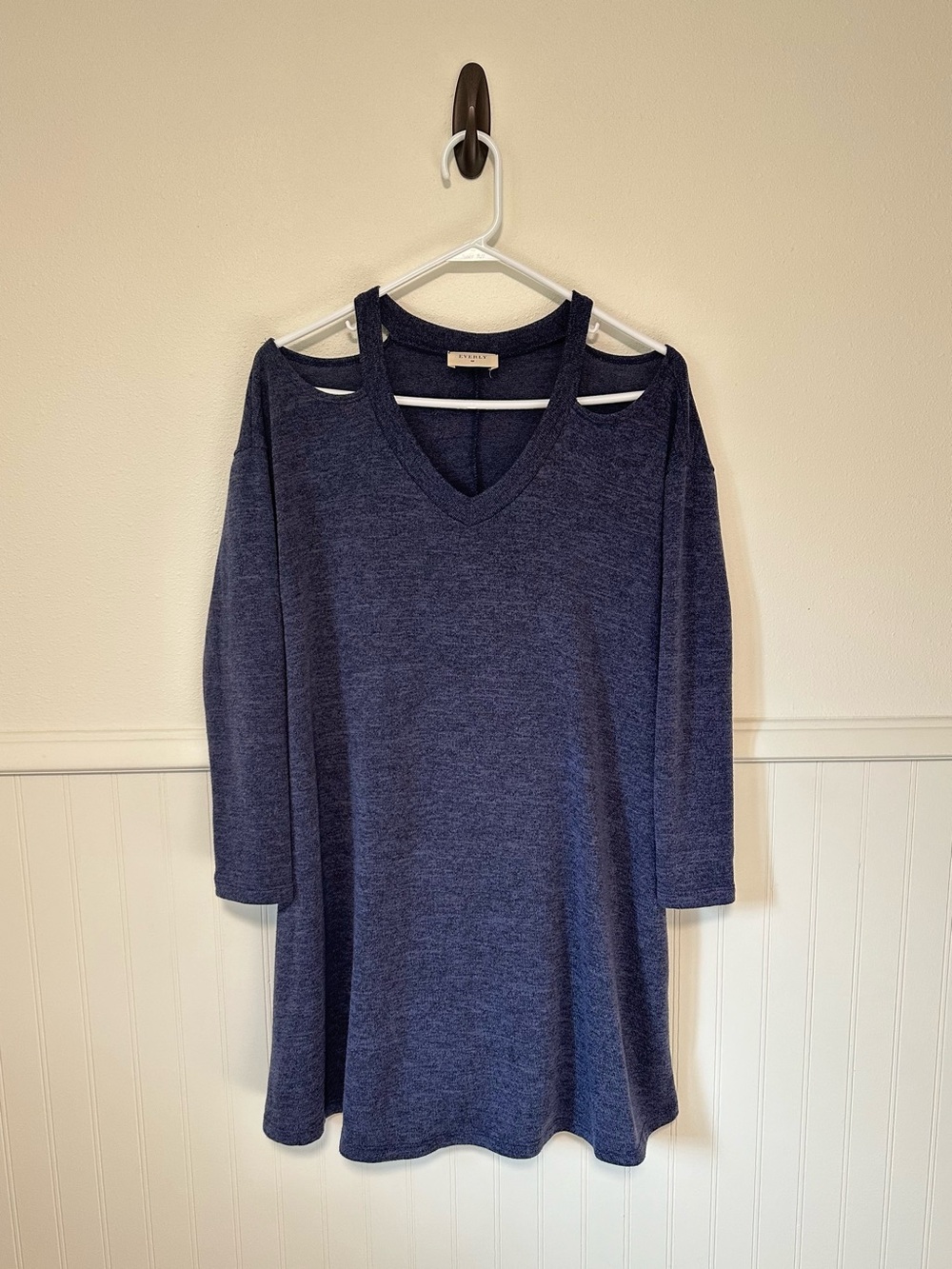 Everly Blue Cold Shoulder V-Neck Sweater Dress Tunic Size M